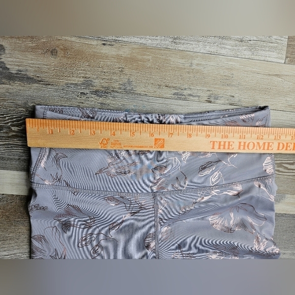 Tail Leggings Women's XS Dusty Lavender color with Metallic floral Leaves - Picture 10 of 13